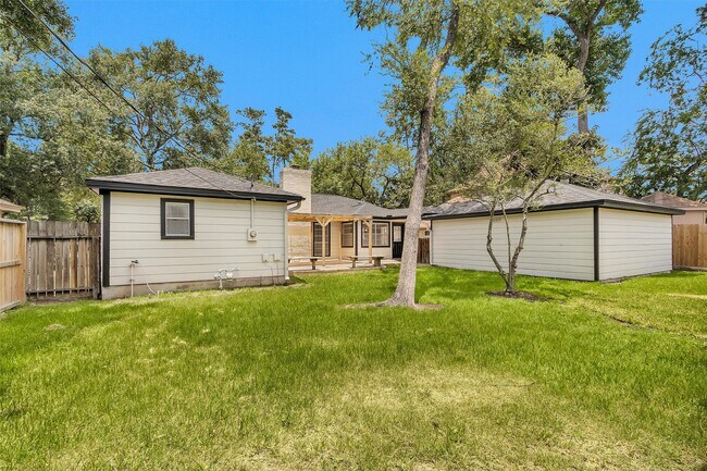 Building Photo - 7911 Heathrow Ln