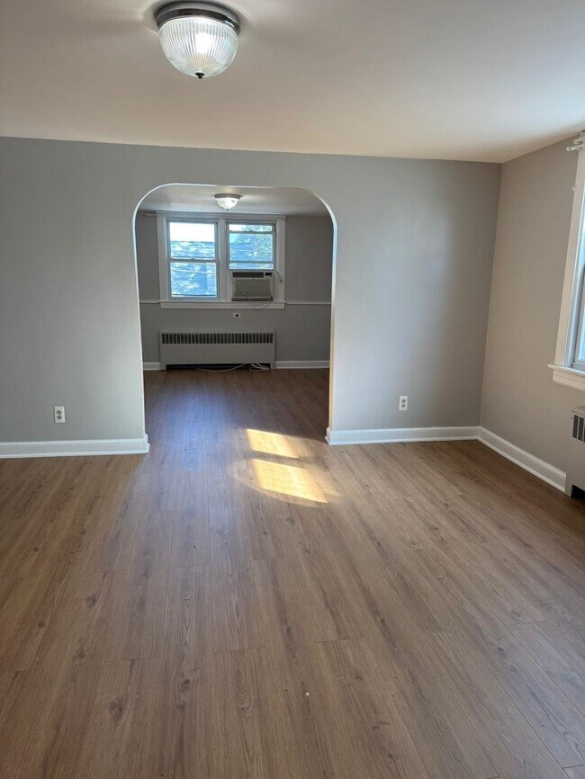 Building Photo - 177 Huber St