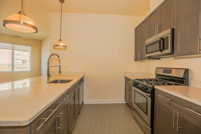 Building Photo - 2/Bedroom 2/ Full Bath - A+ Waterfront Location Near Ferry