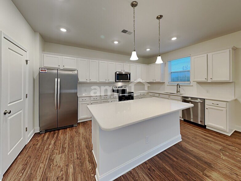 Building Photo - 146 Larragan Dr