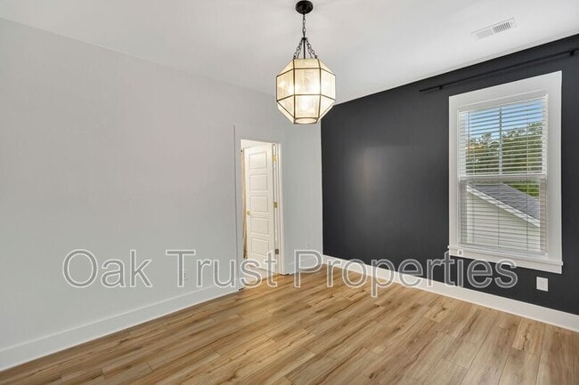 Building Photo - 3 Clearblue Lp