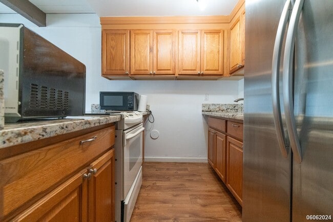 Building Photo - 2br/1.5ba Townhouse in Milalani Manor w/ L...