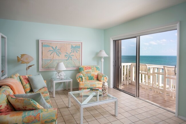 Building Photo - 1 Bedroom 1 Bathroom Furnished Top Floor Direct Ocean View Condo