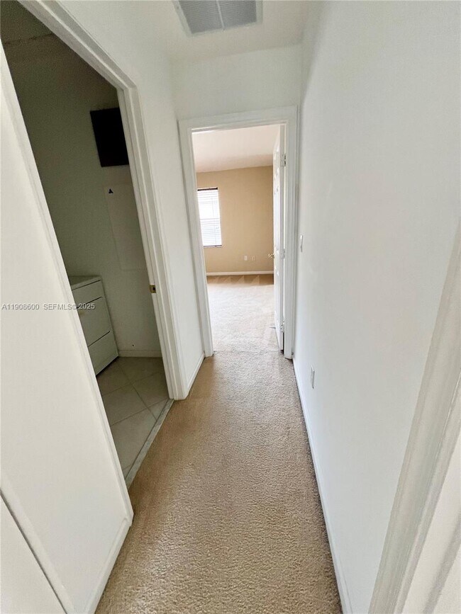 Building Photo - 15562 SW 50th Ct