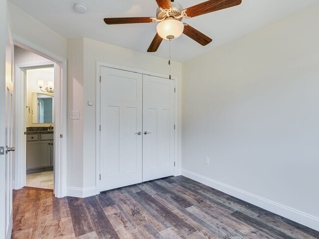 Building Photo - 3 BR Townhome