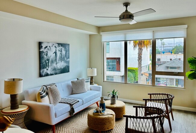 Spacious living room. - 355 N Cleveland St