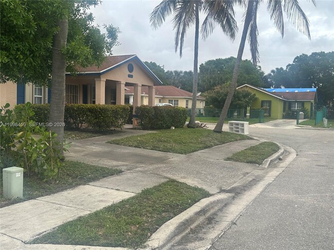 Building Photo - 1139 Freshwater Lakes Dr