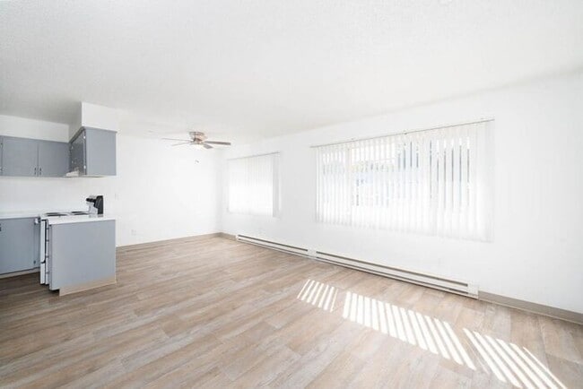 Building Photo - 2 bedroom unit close to downtown Gresham!!