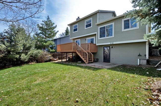 Building Photo - Fantastic 4BR, 3.5BA! Deck, FP, great yard, location!! (Regal)