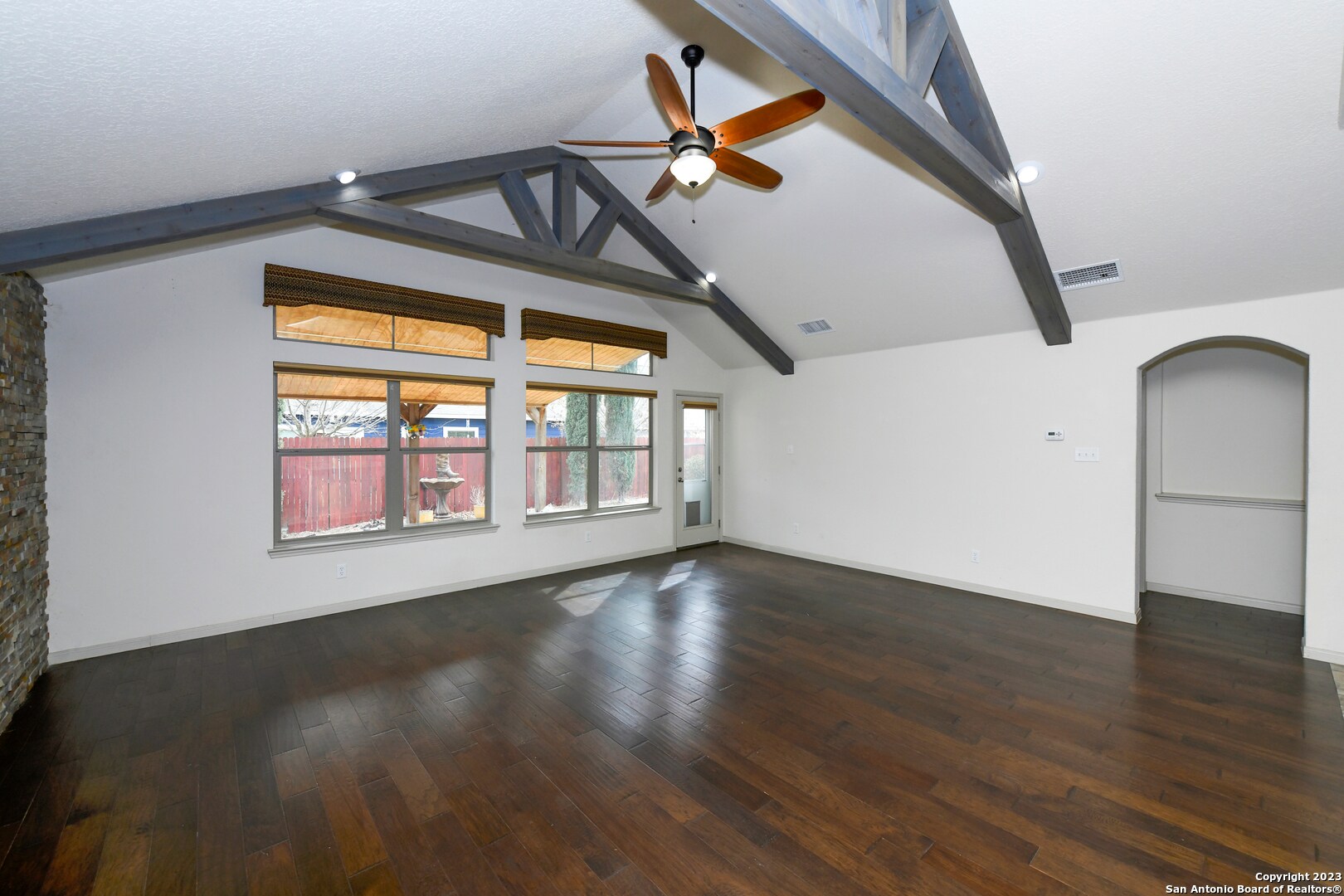 Building Photo - 842 Wall St