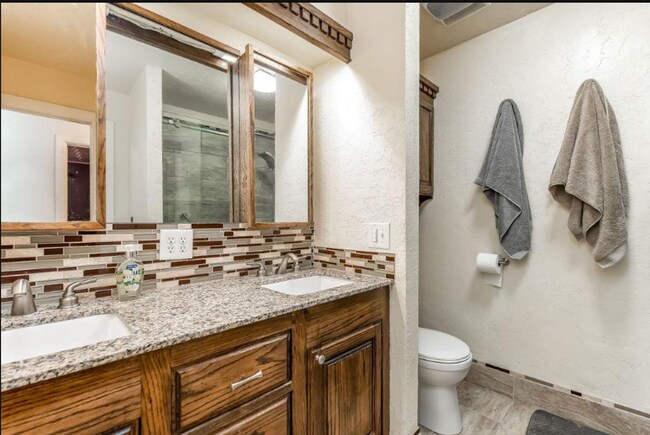 Building Photo - Beautifully Updated 3-Bed, 3-Bath Home in Moore