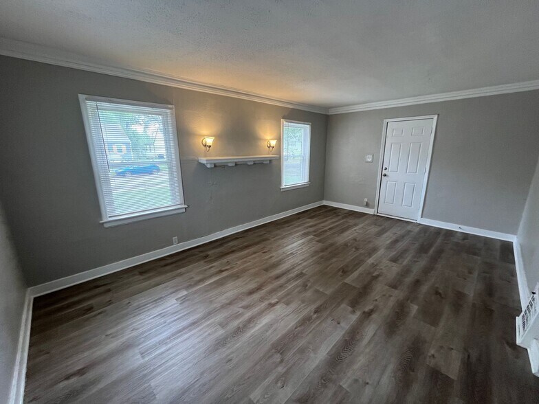 Building Photo - 6126 S Benton Ave