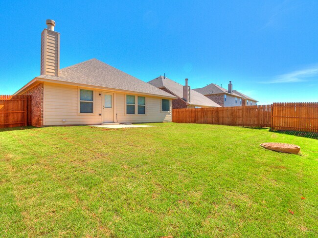 Building Photo - 4 Bedrooms/2 Baths in Falling Springs Addition - Deer Creek Schools - Community Pool