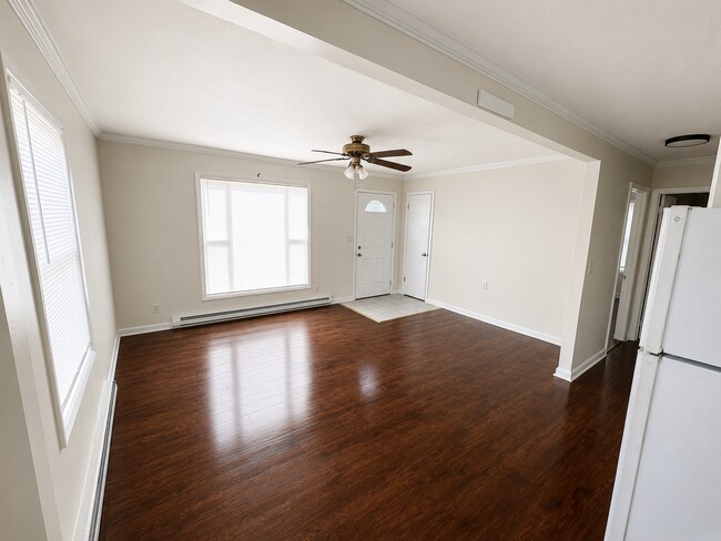 Building Photo - Cozy 2BD/1BA house in Wolverine Lake with hardwood floors
