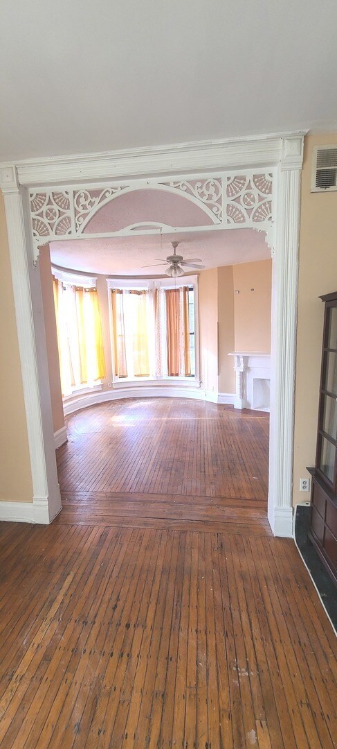 Building Photo - 1332 W 18th St