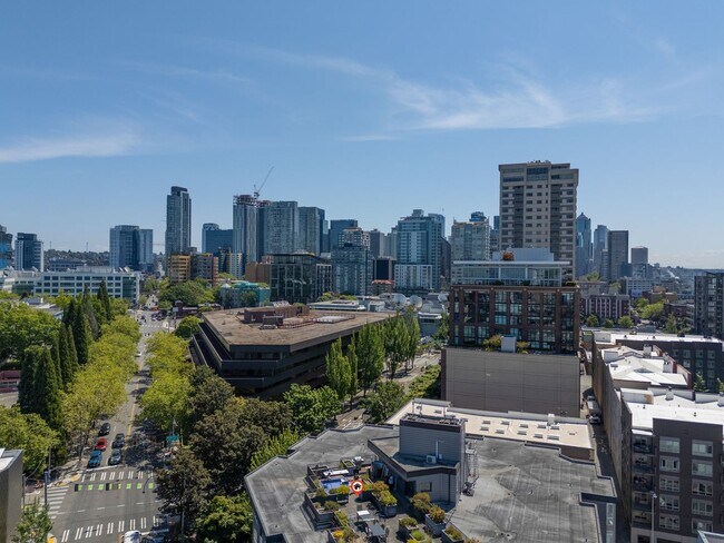 Building Photo - Matae Condominiums - Lower Queen Anne/Bell...