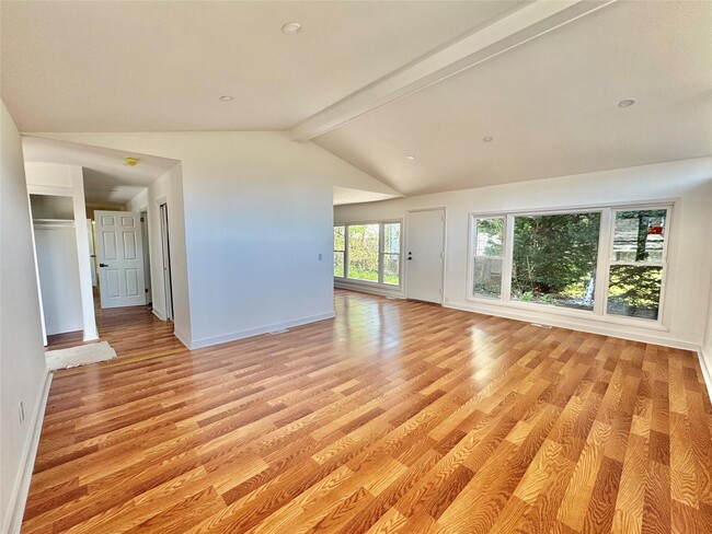 Primary Photo - 3 Spring Ln