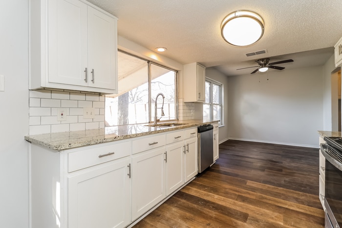 Building Photo - 1006 Wembley Rd