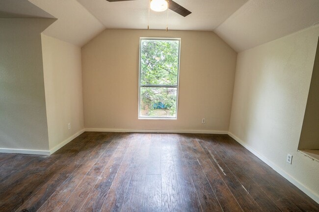 Building Photo - 112 N Delaware Pl