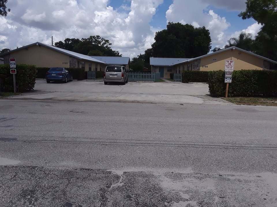 Building Photo - 3783 Coconut Rd