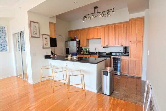Building Photo - 3225 Turtle Creek Blvd Blvd