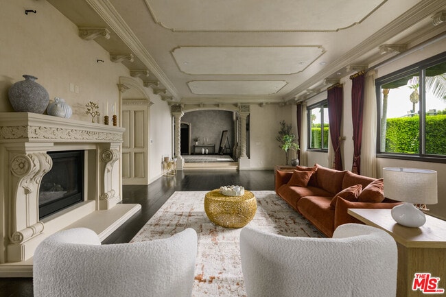 Building Photo - 4705 Los Feliz Blvd