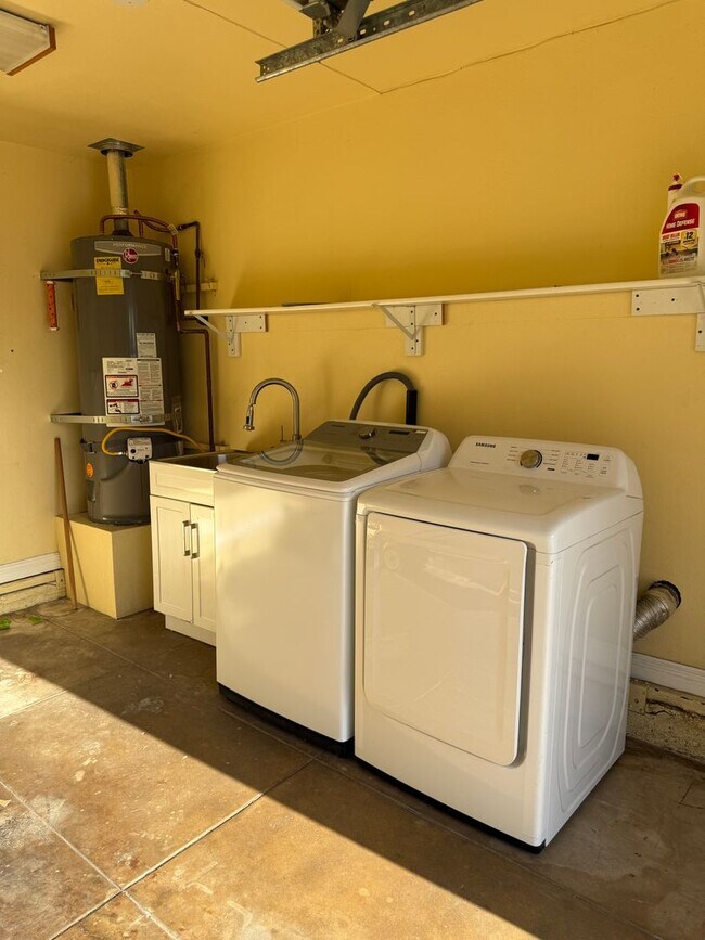 Building Photo - Amazing 3 Bedroom Home in Glassell Park / Eagle Rock