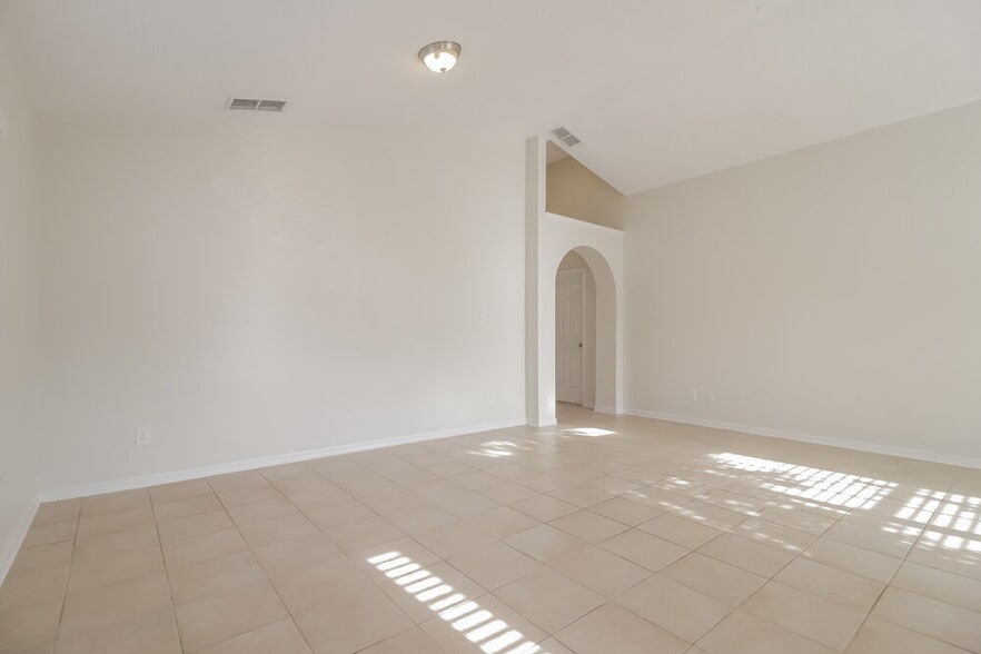 Building Photo - 911 Brightview Dr