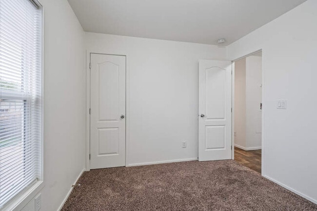 Building Photo - 5505 N Shannon Rd