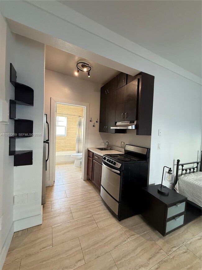 Building Photo - 1330 Pennsylvania Ave