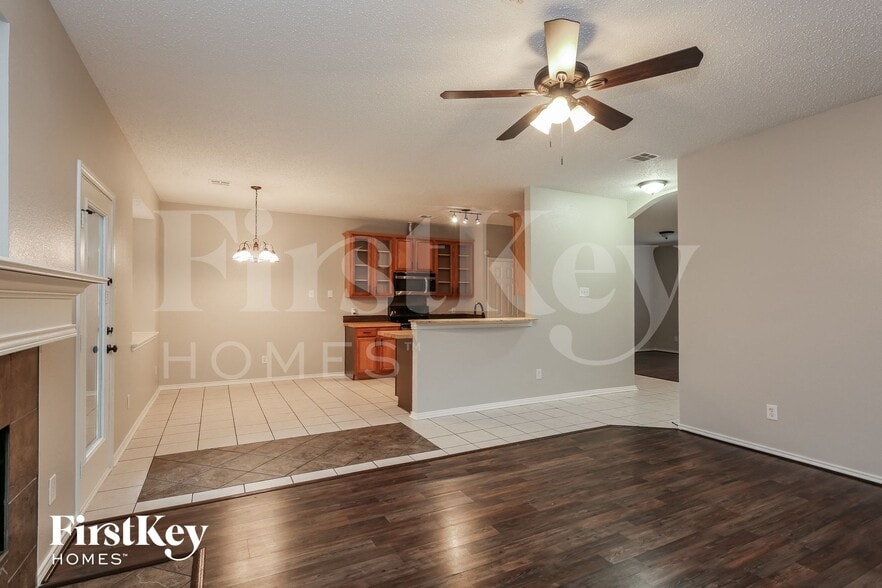 Building Photo - 513 Branch Ln