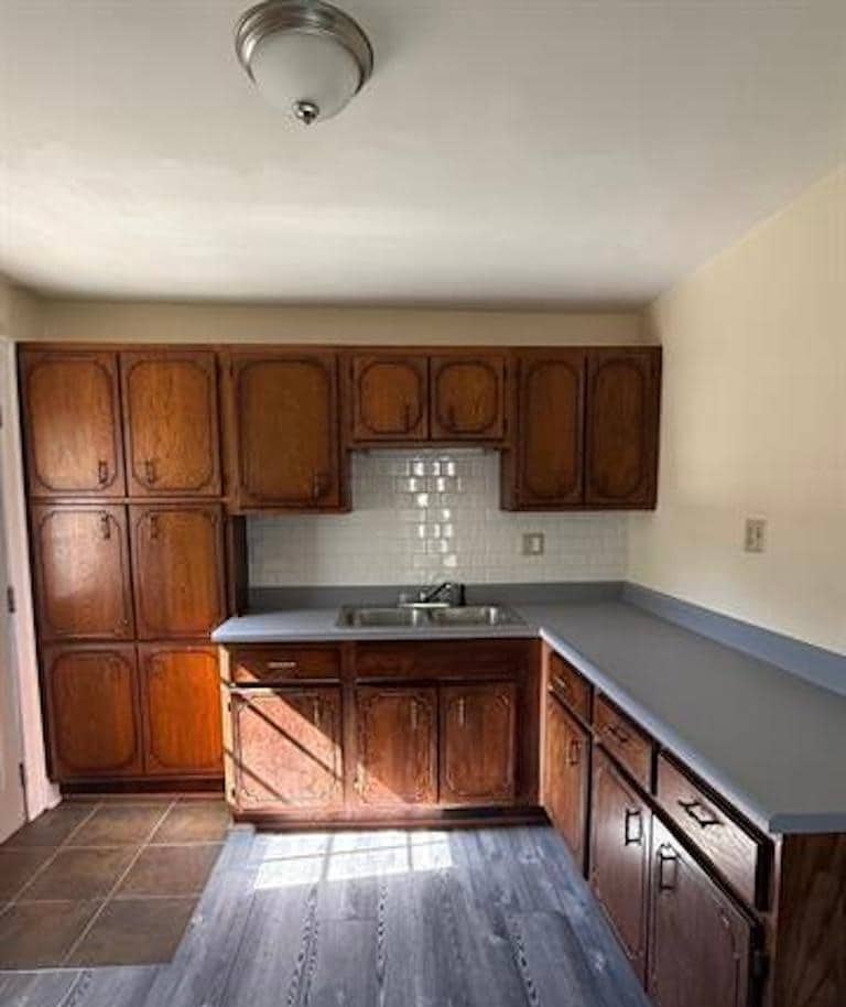 Building Photo - 427 S Prairie Ave