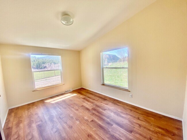 Building Photo - Serene, beautiful home in the Lower Blanco area of Pagosa!!