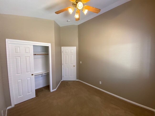 Building Photo - Cozy NW Visalia Home Rent Ready!