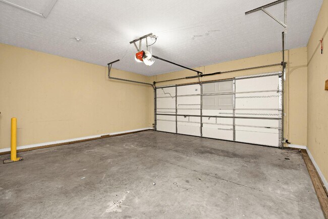 Building Photo - 15 Goldenrod Dr