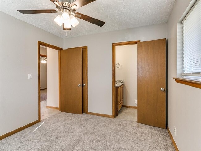 Building Photo - 214 Thompson Dr