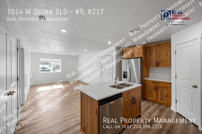 Building Photo - MOVE IN SPECIAL - 3 Bedroom 2 Bath Apartme...