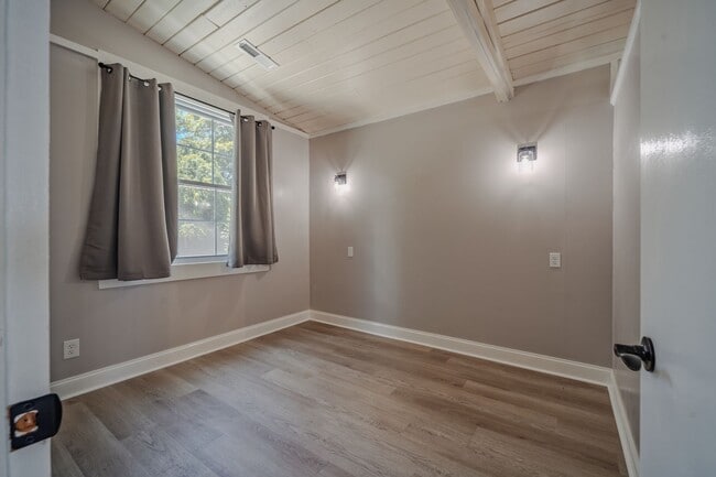 Building Photo - Scenic Lakeview Rental located on Boatman'...