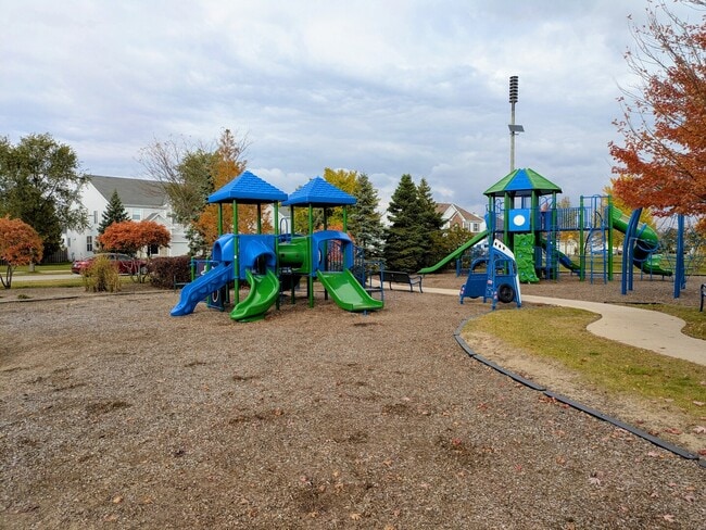 Building Photo - 1858 S Fallbrook Dr