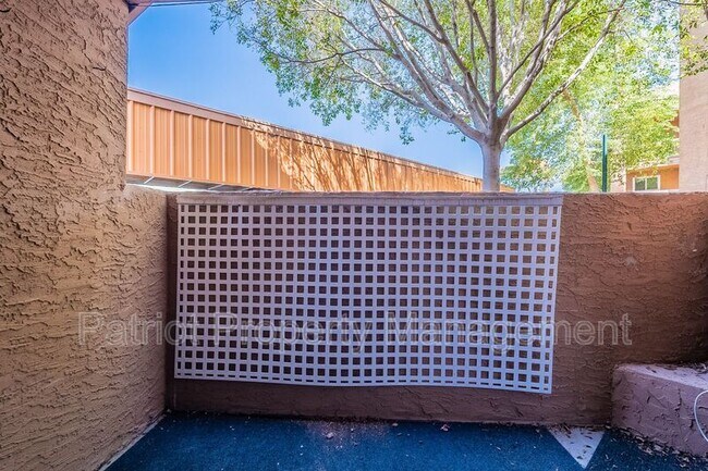 Building Photo - 7494 E Earll Dr