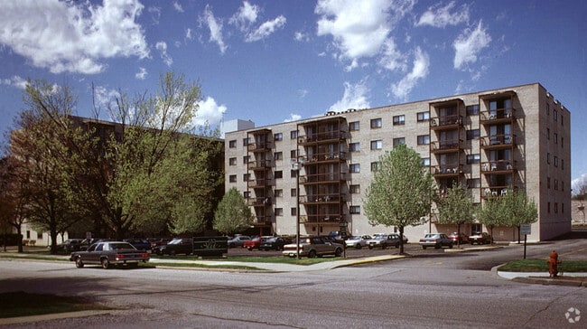 Building Photo - 130 Slade Ave