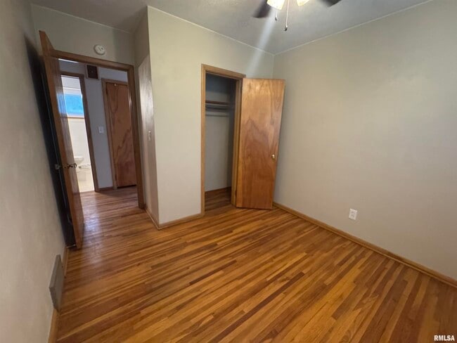 Building Photo - 918 25th St