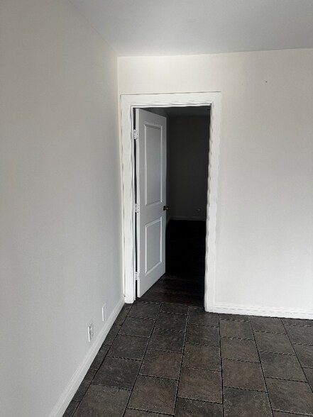 Building Photo - 9506 Ramona St