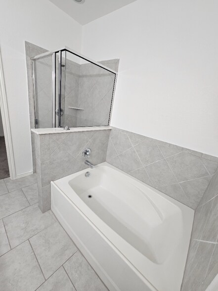 Building Photo - 14223 Laurel Br