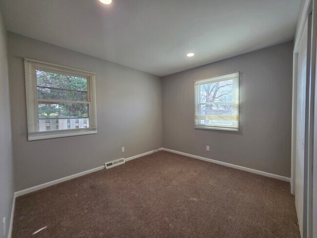 Building Photo - 407 Warner St