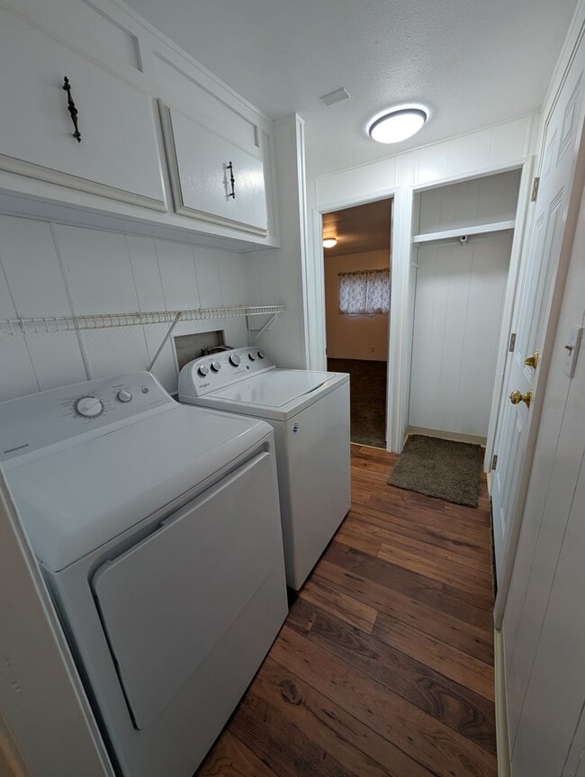 Building Photo - 2 Bedroom 1 Bath House with Detached Garage/Workshop