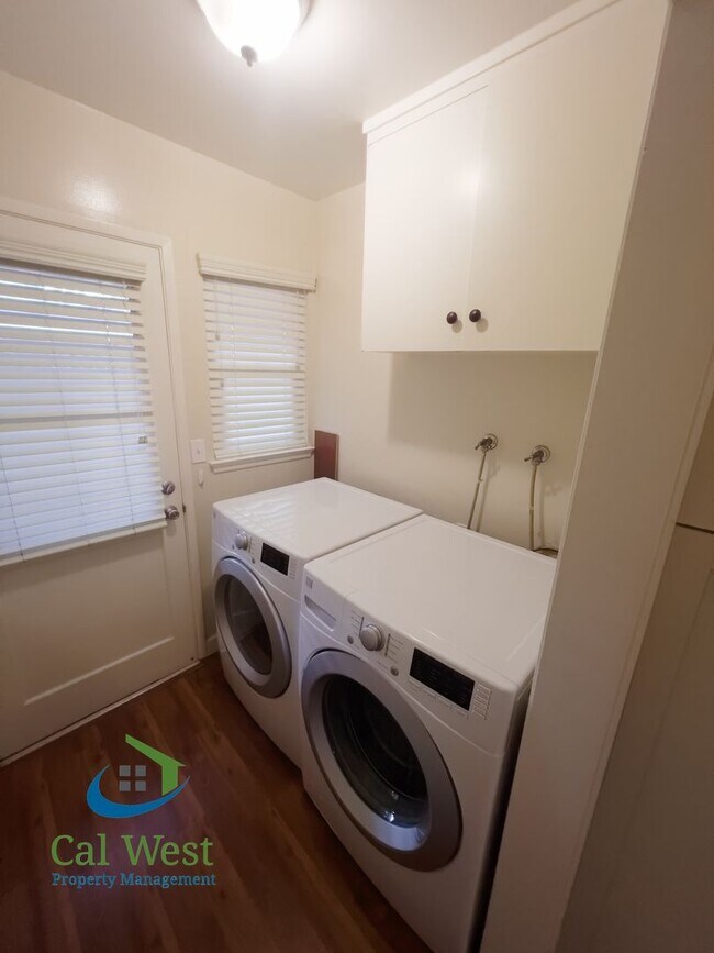 Building Photo - $2,695 - 2 BR/1BA Duplex-Downtown Willow G...