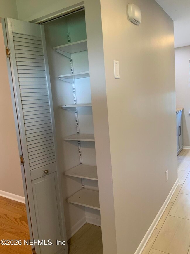 Building Photo - 1809 Kings Way