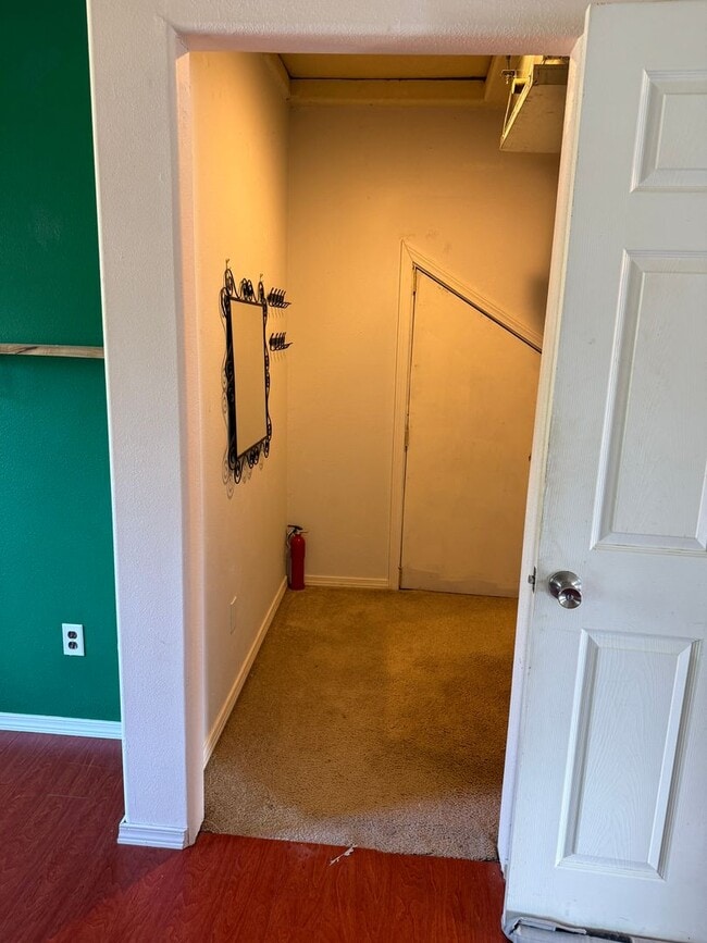 Building Photo - $500 off 1st month! Unique, spacious 4-bdr...