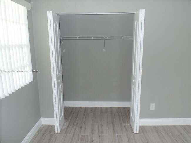 Building Photo - 1263 SW 46th Ave